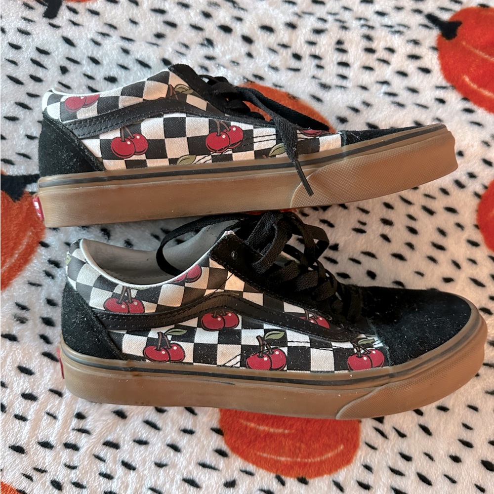 7.5 women’s checkered cherry vans